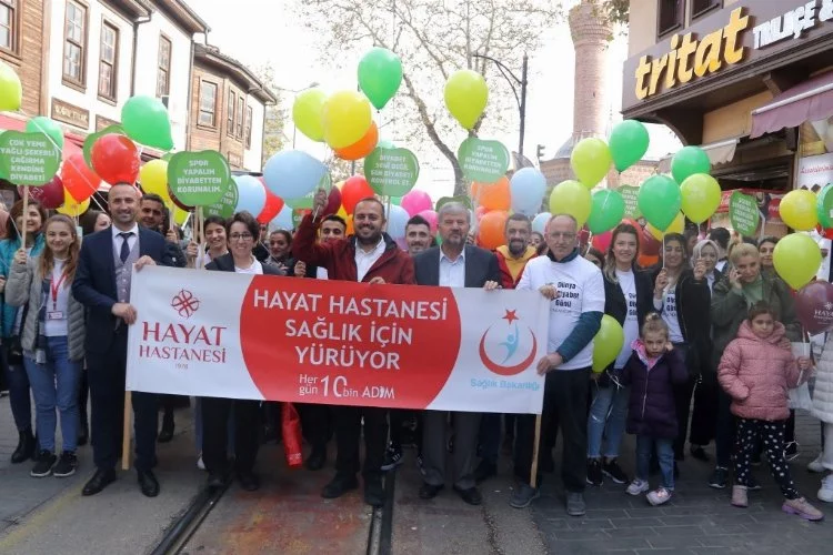 Bursa’da sağlık çalışanları diyabet farkındalığı için yürüdü