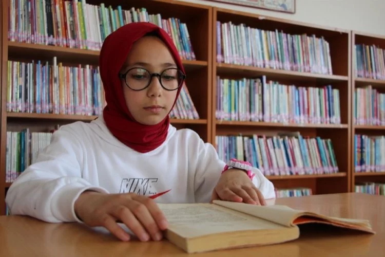 10 yaşındaki Semanur, 1 yılda 234 kitap okudu