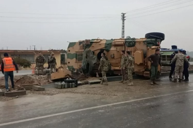 Zırhlı askeri araç devrildi: 3 asker yaralı