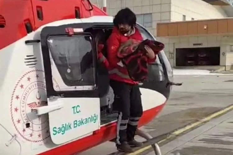 15'inci doğumunda rahatsızlanan kadın ambulans helikopterle hastaneye sevk edildi