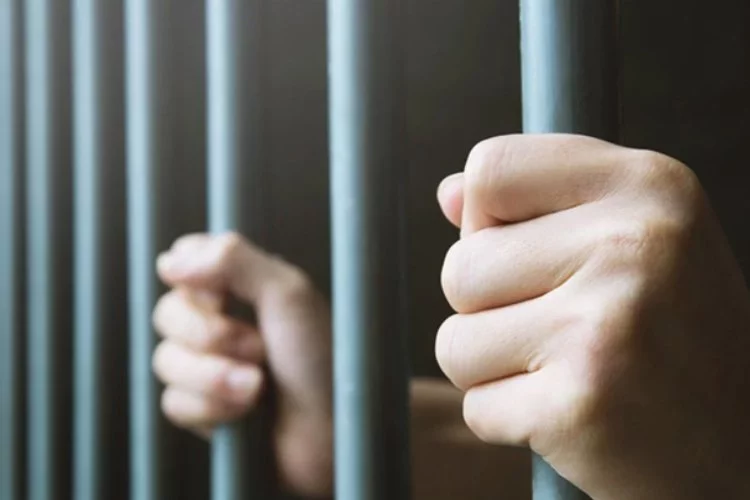 Cezaevindeki hükümlüye uyuşturucu veren avukat tutuklandı