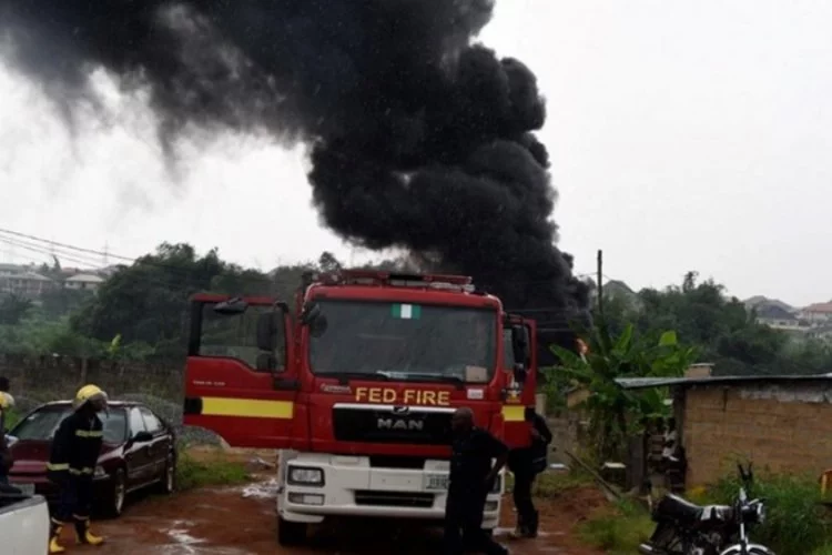 Nijerya'da petrol rafinerisinde patlama: 100'den fazla ölü