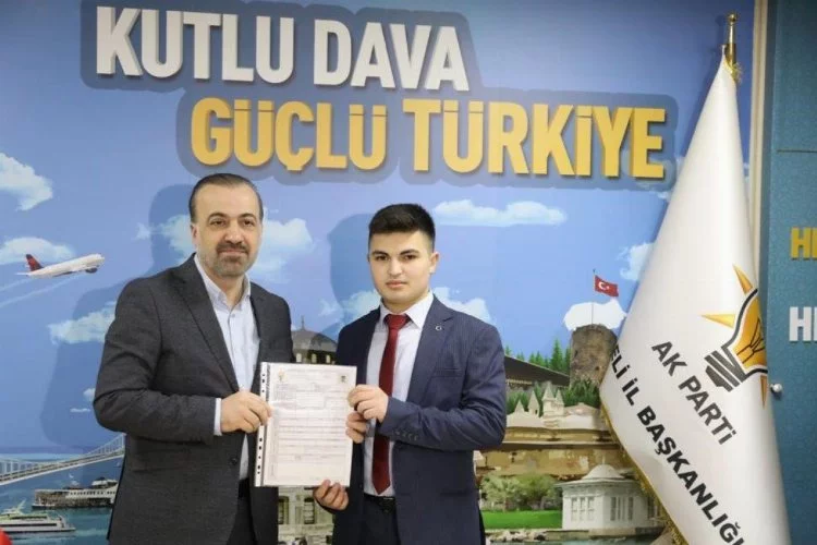 18 yaşındaki Ahmet Safa, Kocaeli'nin en genç milletvekili aday adayı oldu
