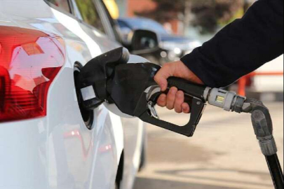 Benzine beklenen indirim tabelaya yansıdı...