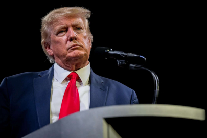 Trump: İran beyaz bayrağı çekip derhal teslim olmalıdır