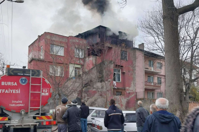 Bursa'da çatı katı alevlere teslim oldu