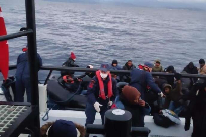 Yunanistan’ın geri ittiği göçmenleri Sahil Güvenlik kurtardı