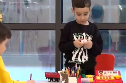 Bakan Koca’dan duygulandıran paylaşım: "6 yaşındaki Beytullah okula hastane sınıfında başladı"