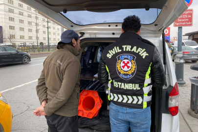 Taksiye turist gibi binen polis ceza yağdırdı