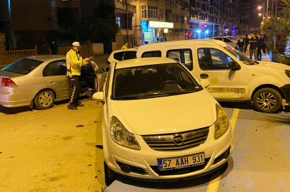 Virajı alamayan otomobil 4 aracı biçti