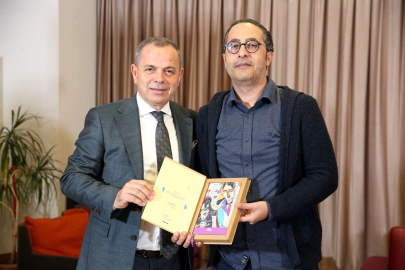 Ali İpek: Herkes hikayeler taşır