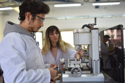 Yıldırım'da kursiyerler miniklere oyuncak yapıyor