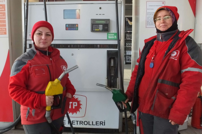 Bu akaryakıt istasyonunda kadın pompacılar iş başında