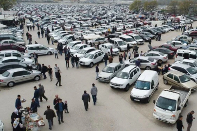 Sıfır araç bekleyenlerin yüzü gülmedi