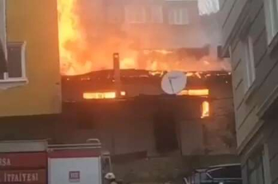 Bursa'da eski bina alev alev yandı