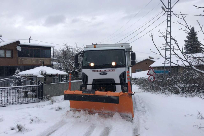 İnegöl’de karla kaplanan yollara anında müdahale