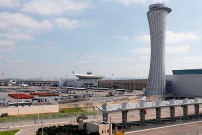 Uçağa alınmayan bebeklerini havalimanında terk ettiler