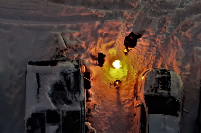 Uludağ'da gündüz kayak gece ateş başında sohbet keyfi