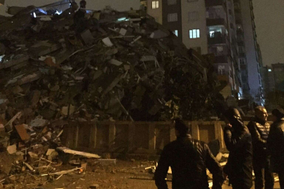 Adana’da deprem: 14 katlı bina çöktü