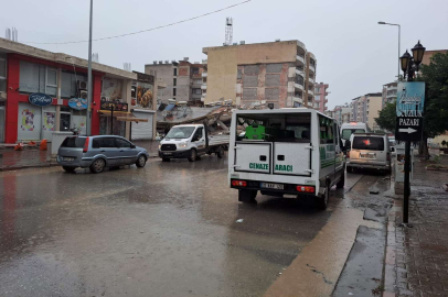 Hatay'da askeri birliğe bağlı bina çöktü
