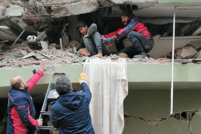 Adıyaman'da iki kardeş depremden 36 saat sonra sağ kurtarıldı