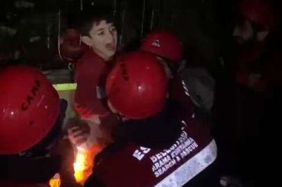 Küçük Bekir 24 saatin sonunda enkaz altından kurtarıldı