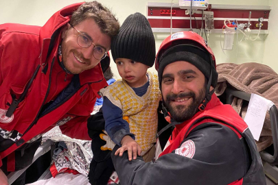 Bursa’dan deprem bölgesine giden GÜRAK 2 yaşındaki Mikail’e nefes oldu