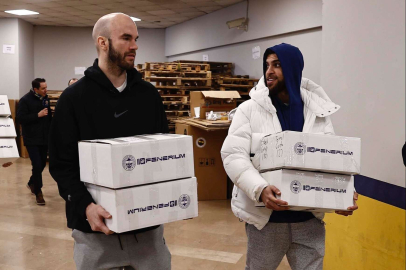 Nick Calathes ve Scottie Wilbekin'den çalışmalara destek