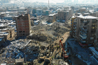 Malatya’da enkaz kaldırma çalışmaları görüntülendi