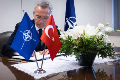 Stoltenberg, Türkiye'nin NATO Daimi Temsilciliği'nde taziye defterini imzaladı