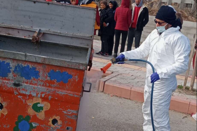 Deprem bölgesi haşere oluşumuna karşı ilaçlandı