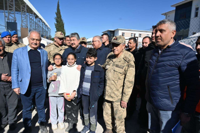 Jandarma Genel Komutanı Orgeneral Çetin'den depremzedelere ziyaret
