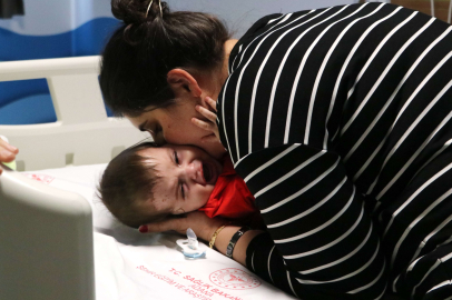Kedinin miyavlaması sayesinde kurtarılan Birce bebek ailesine kavuştu