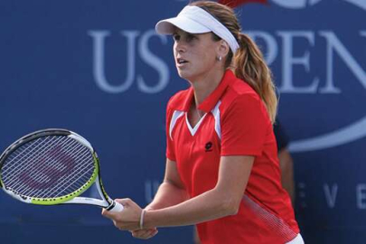 İpek Şenoğlu’nun raketi 60 bin TL’ye satıldı