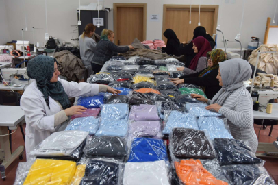 Yıldırım'da kadınlar depremzedeler için üretiyor