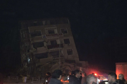Hatay'da deprem sonrası ev yan yattı, facia ucuz atlatıldı