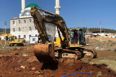 Deprem bölgesine yeni konutlar için ilk kazma vuruldu