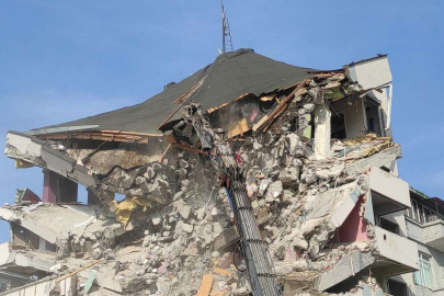 1999 Marmara Depremi'nde hasar almıştı: 24 yıl sonra yıkımına başlandı