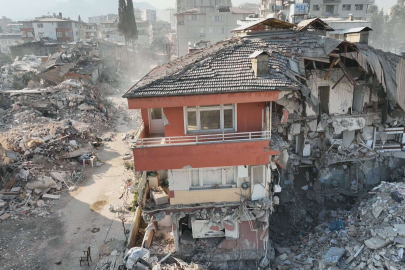 Hatay'da bugünden itibaren 173 binanın enkazı kaldırılacak