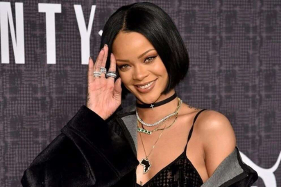Rihanna moda imparatorluğunu büyütüyor