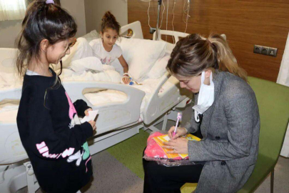 Ünlü oyuncular Eda Ece, Şebnem Dönmez ve Melisa Doğu'dan depremzede çocuklara ziyaret