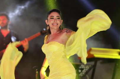 Melek Mosso evleniyor