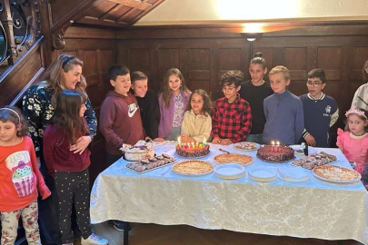 Yunanistan'da 11 yaşındaki çocuk, doğum günü hediyesi yerine depremzedelere bağış istedi