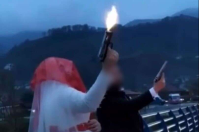 Düğün konvoyunda damat ve gelinden 'pes' dedirten görüntüler