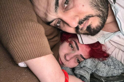 Enkaz altında 9 saat: Yaşadıkları ev alt kata indi