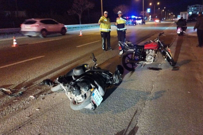 İki motosiklet kafa kafaya çarpıştı: 2 yaralı