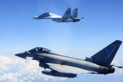 İngiliz ve Alman jetlerinden Rus uçağına müdahale