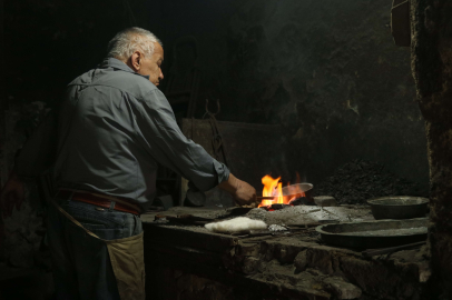 Bursa'da yarım asırlık kalay ustası zamana direniyor
