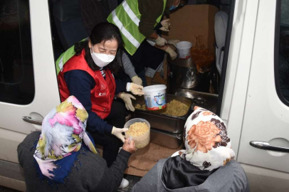 Güney Koreli gönüllüler destek için deprem bölgesi Osmaniye’de