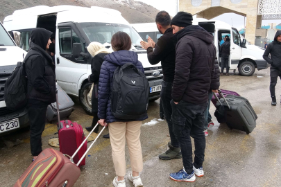 İranlı turistler Nevruz için Van'a akın ediyor